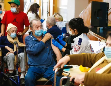 Miniatura: Byli liderem szczepień. Zaczynają podawać...