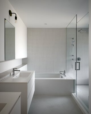 Dom, który wciśnięto w niemożliwe miejsce, zachwyca przestrzenią. Projekt Studio AC