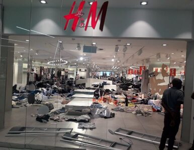 Miniatura: Zamieszki i splądrowane sklepy H&M....