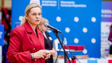 Miniatura: Burza ws. wynagrodzeń nauczycieli. MEN...