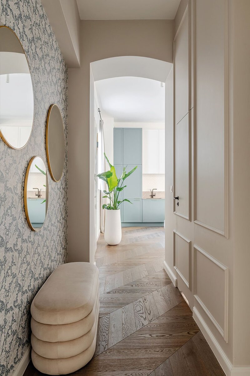 Lustro jako element architektury wnętrza &ndash; odpowiednio zaplanowane porządkuje przestrzeń, wzmacnia światło i&nbsp;buduje głębię aranżacji