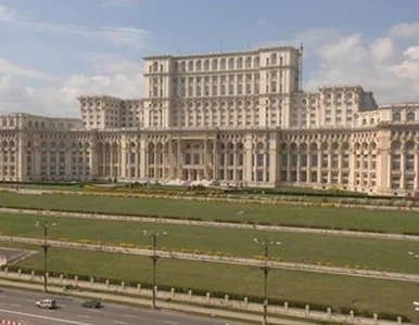 Miniatura: Skok z balkonu przerwał debatę w parlamencie