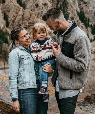 Miniatura: Para wychowuje dziecko jako neutralne pod...