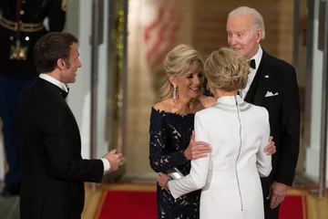 Emmanuel i Brigitte Macron na kolacji u Joe Bidena i Jill Biden 