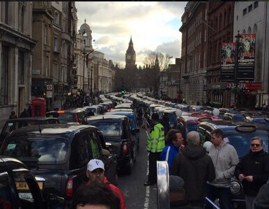 Miniatura: Protest w Londynie. Taksówkarze blokowali...