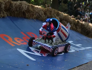 II Wyścig Mydelniczek Red Bull (fot. PAP/Tomasz Gzell)