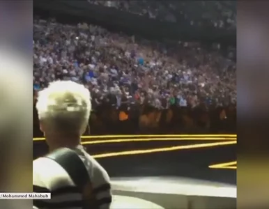 Miniatura: Gitarzysta U2, spadł ze sceny podczas...