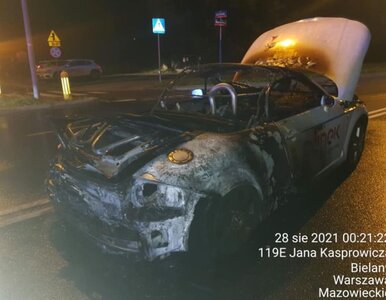 Miniatura: Warszawa. Sportowy samochód spłonął na...
