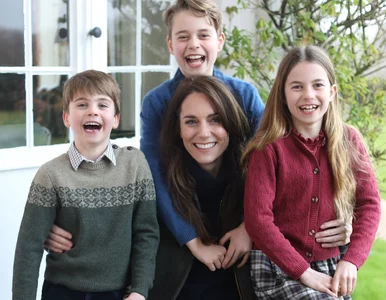 Miniatura: Jeden szczegół zdjęcia księżnej Kate...