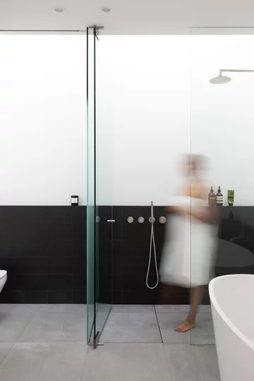 Przytulnie i rodzinnie, projekt domu Falken Reynolds v2com, 1876-01