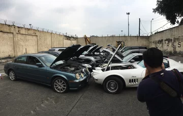 Samochody zostały przywiezione nielegalnie na Filipiny 