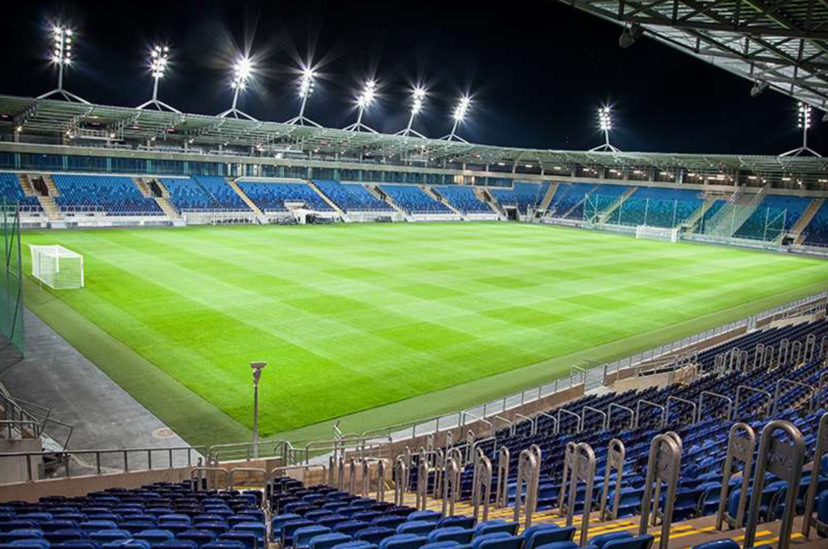 Arena Lublin INFORMACJE O STADIONIE:

Pojemność: 15 247 miejsc,
Oświetlenie: 2055 lx,
Wymiary boiska: 105m x 68m,
Podgrzewana murawa.