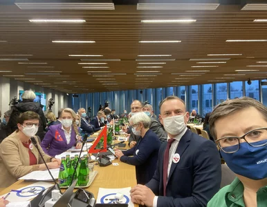 Miniatura: Burzliwy początek posiedzenia sejmowej...