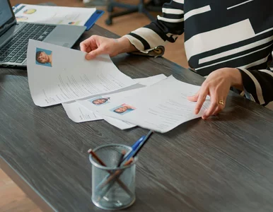 Miniatura: Polacy nie poleciliby swojej pracy...