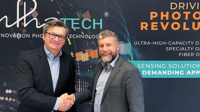 Krzysztof Witoń (z lewej strony), nowy prezes zarządu spółki IPT Fiber i Tomasz Nasiłowski, prezes zarządu spółki InPhoTech i założyciel grupy InPhoTech