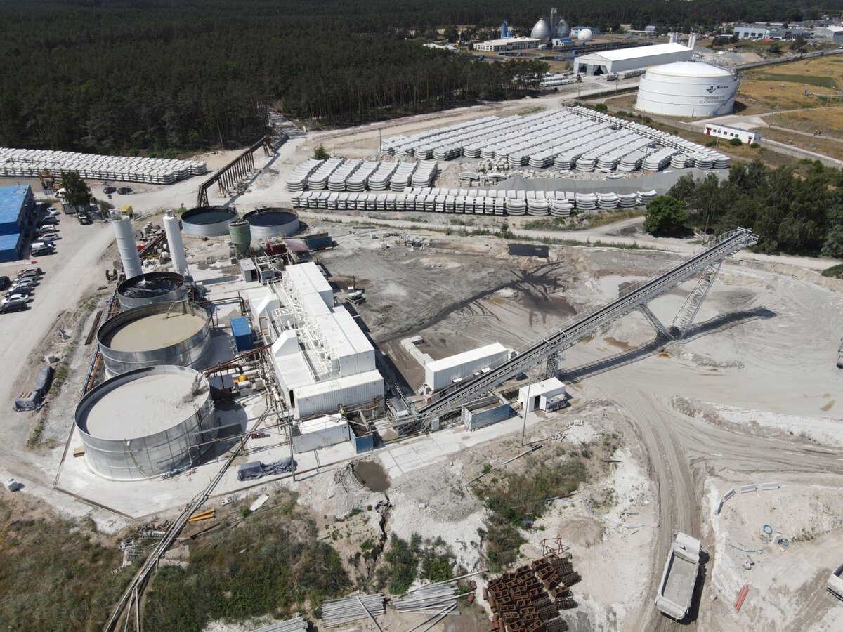 Prace na terenie budowy tunelu pod Świną 