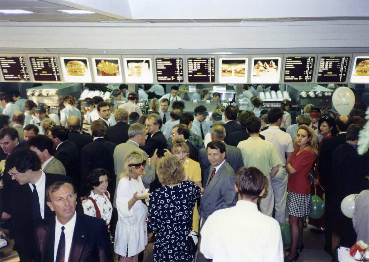 Otwarcie McDonalds w 1992 roku 