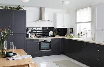 Funkcjonalna i ergonomiczna zabudowa kuchenna 