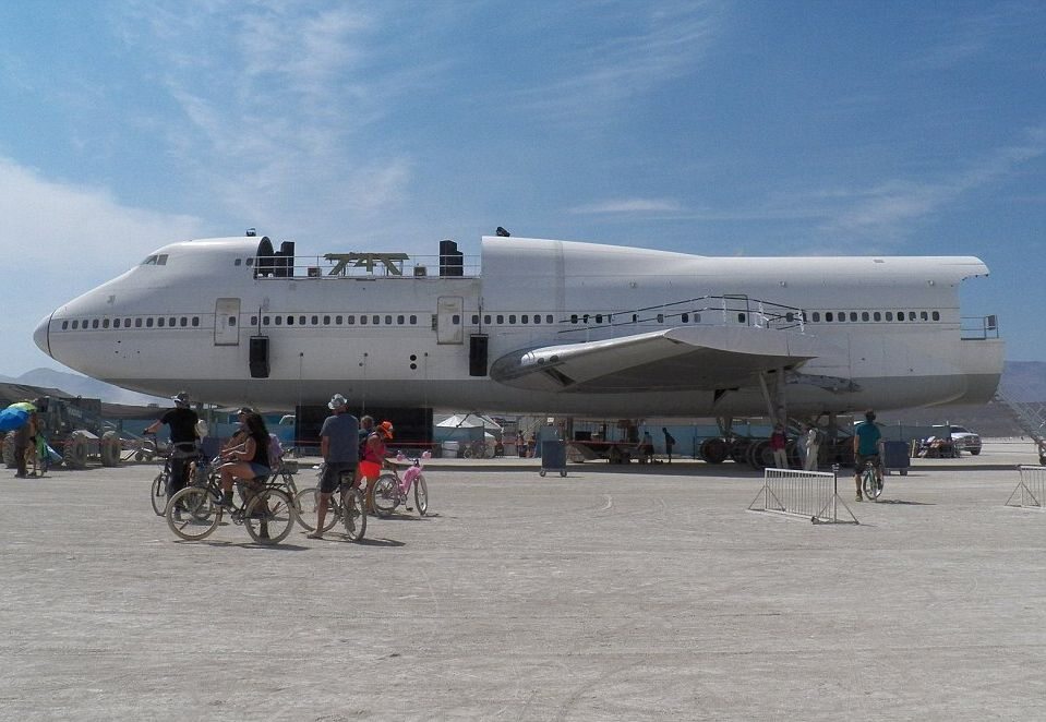 Przerobiony Boeing 747 na festiwalu Burning Man 