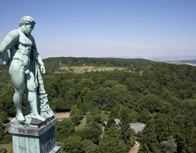 Miniatura: Herkules znów może „pokazywać” pośladki....