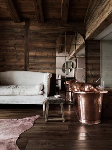 Urządzili luksusowy dom w hotelu z 1936. Projekt: Marianne Tiegen Interiors 