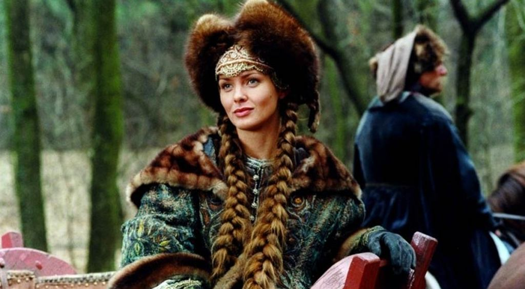 Izabella Scorupco jako Helena Kurcewiczówna w filmie „Ogniem i mieczem” (1999) 