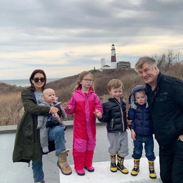 Hilaria Baldwin z rodziną 