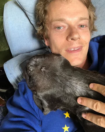 Alfie Allen 