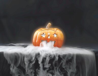 Miniatura: Dynia halloweenowa z „dymiącą” paszczą....