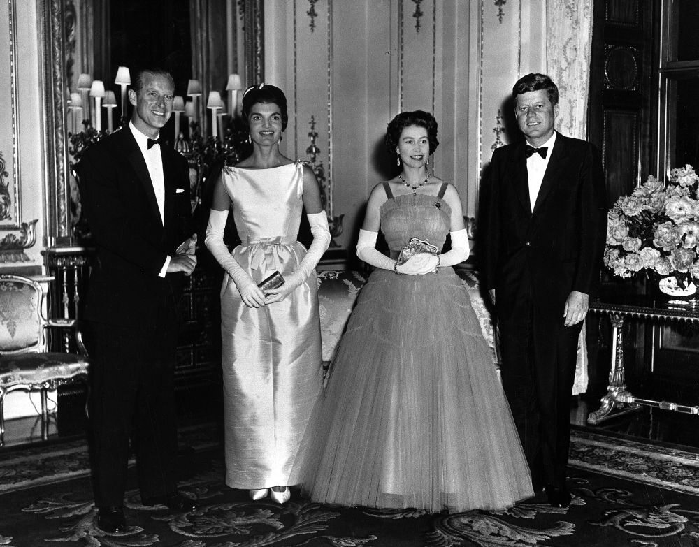 Książę Filip na zdęciu z królowa Elżbieta, prezydentem USA Johnem F. Kennedym i jego żoną w 1961 roku 