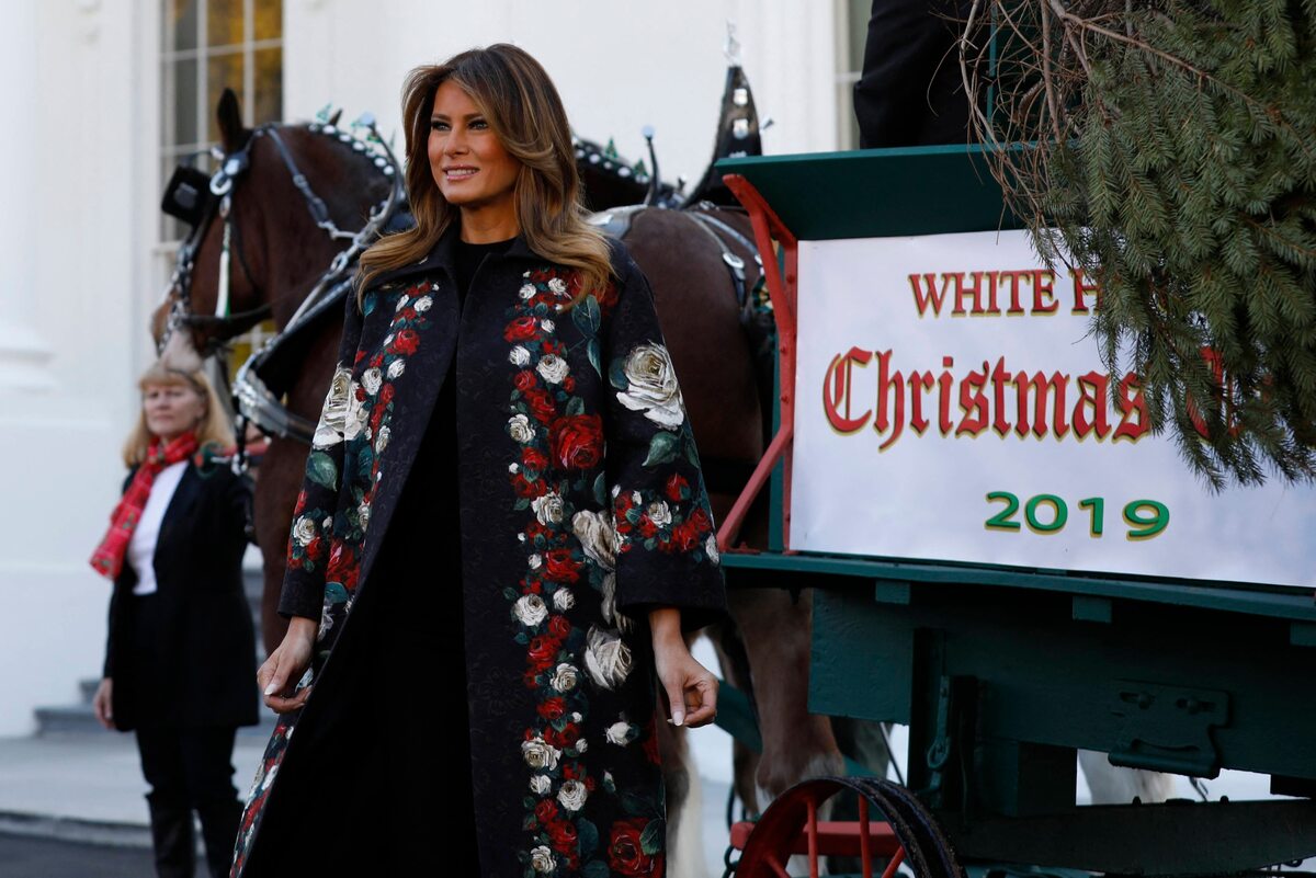 Świąteczna choinka dotarła do Białego Domu. Odebrała ją Melania Trump 