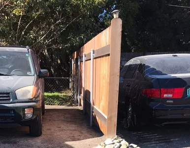 Miniatura: Zastawili sąsiadce wyjazd głazem. Takiej...