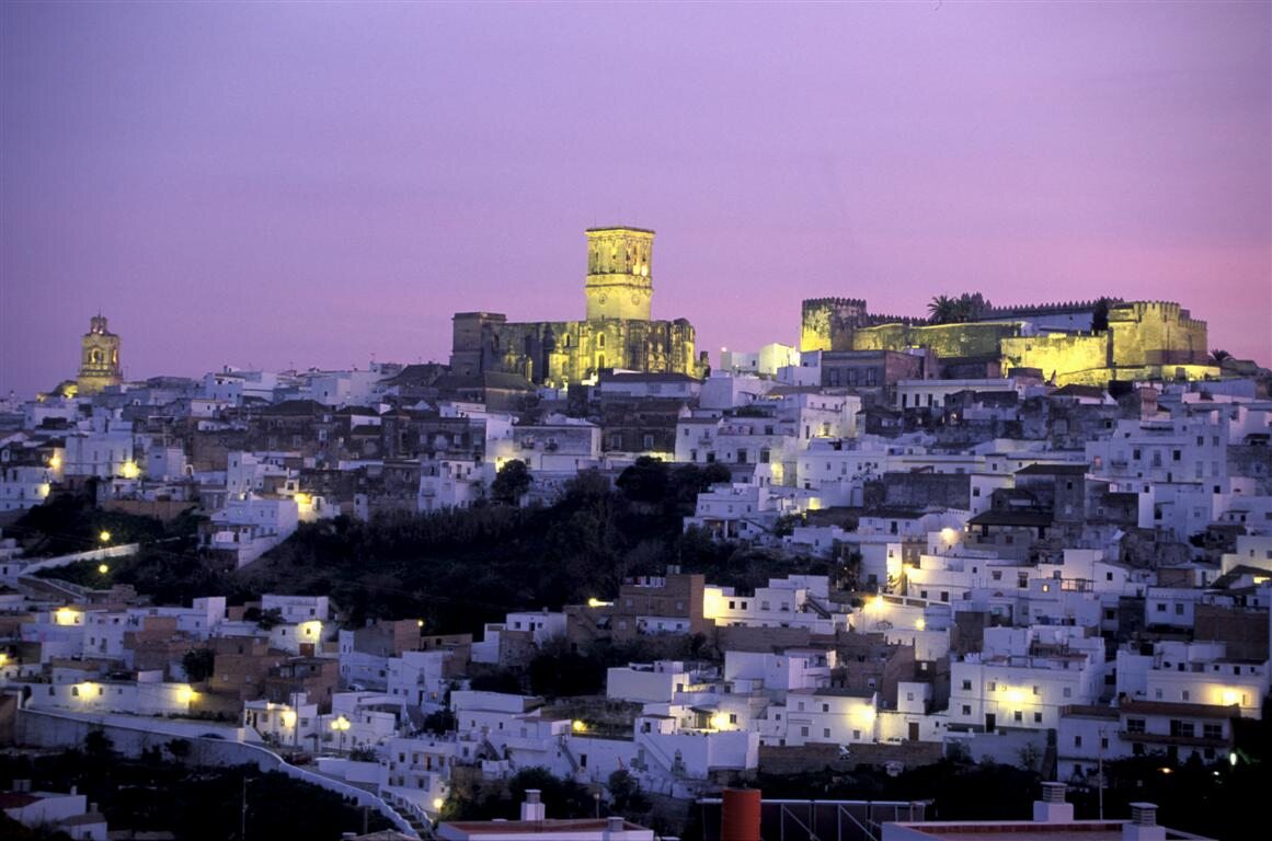 Z kolei wciąż najstarszym zamieszkałym miastem w Hiszpanii jest Kadyks (hiszp. Cadiz), w Andaluzji. Kadyks został założony około 1100 r. p.n.e. przez Fenicjan. (fot. cadiztourismo.com)