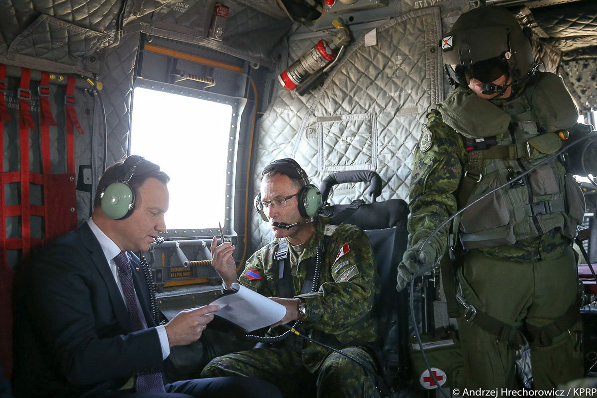 Spotkanie Prezydenta RP z grupą żołnierzy kanadyjskich (Petawawa, 10 maja 2016 r.) 