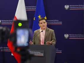 Miniatura: Ministra kultury pokazała wiadomości...