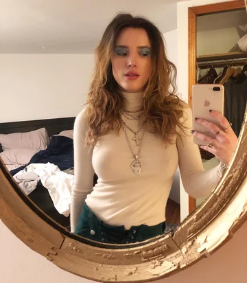 Bella Thorne 