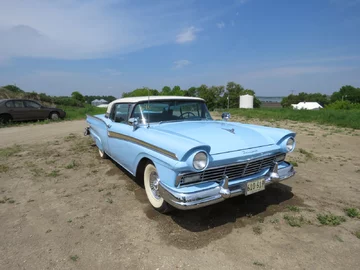 Ford Fairlane 500 – Sky liner z 1957 roku 