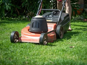 Miniatura: Znany ksiądz oburzony koszeniem trawy w...