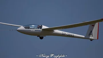Szybowiec LS-8 18M, podczas startu, pilot Przemysław Bartczak, klasa OPEN, Mistrzostwa Polski 