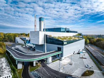 Warszawska Wytwórnia Energii, zaprojektowana przez pracownię Foroom dla MPO Warszawa, pokazuje, że nowoczesna infrastruktura może łączyć zaawansowaną technologię, wysoką jakość architektury i rozwiązania przyjazne mieszkańcom 