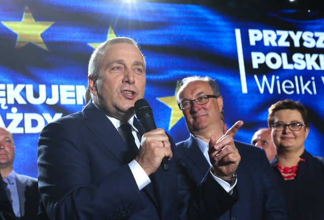 Wybory do Parlamentu Europejskiego odbyły się 26 maja 2019 roku. Ich wyniki komentowało wielu ekspertów, polityków, a także ludzi kultury. „Schetyna jest silny. Być może jest jedynym liderem w PO, ale na Boga, czy nie można go wysłać po rozum do głowy?” – kto jest autorem tych słów?