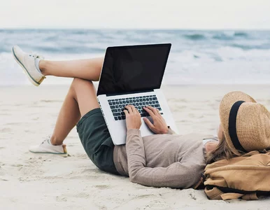 Miniatura: Polacy nie potrafią odciąć się od pracy na...