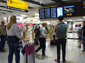 Setki lotów odwołanych przed Wielkanocą. Pasażerowie dostaną alternatywę