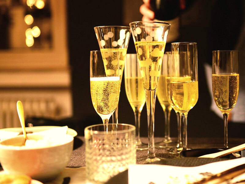 W jakich kieliszkach powinno się serwować szampana i wina musujące?
