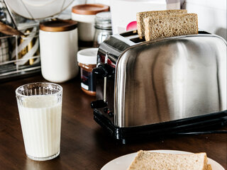 Nie ryzykuj pożaru! Sprawdź, co odłączać z gniazdka