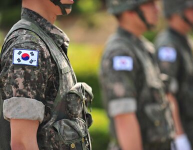 Miniatura: Korea Południowa. Żołnierze tłumnie...
