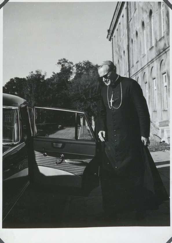 Ks. abp Karol Wojtyła po wygłoszonym referacie (1964 r.) 