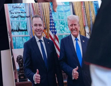 Miniatura: Wymiana prezentów między Nawrockim i...