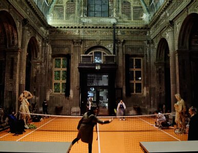 Miniatura: W XVI-wiecznym kościele grają w tenisa....