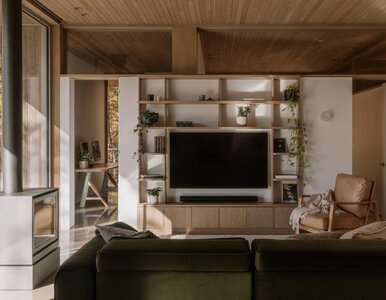 Miniatura: Ten dom nie stoi na ziemi jak inne....